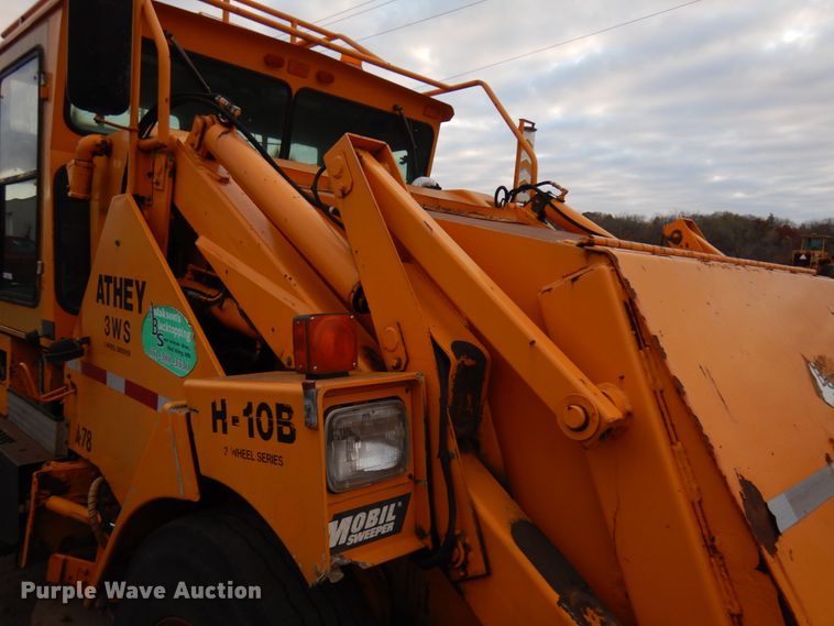 image for item JS9436 1995 Athey 3WS  street sweeper truck