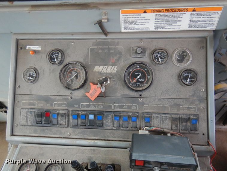 image for item JS9436 1995 Athey 3WS  street sweeper truck