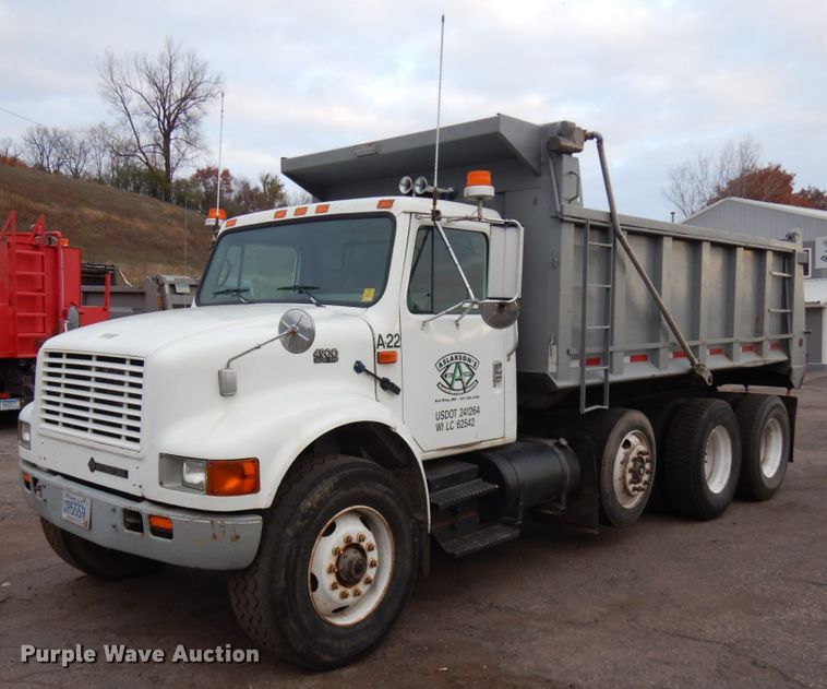 image for item JS9437 1998 International 4900  dump truck