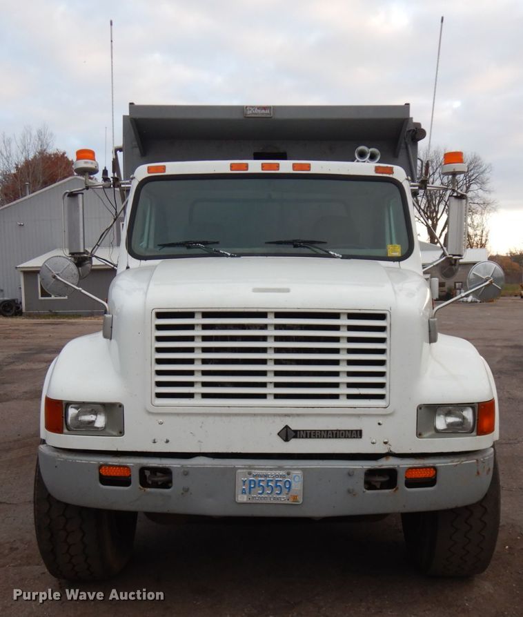 image for item JS9437 1998 International 4900  dump truck