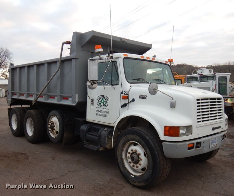 image for item JS9437 1998 International 4900  dump truck