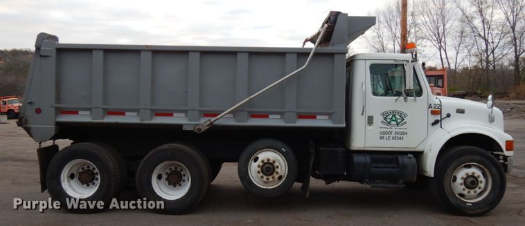 image for item JS9437 1998 International 4900  dump truck