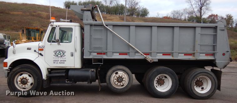 image for item JS9437 1998 International 4900  dump truck