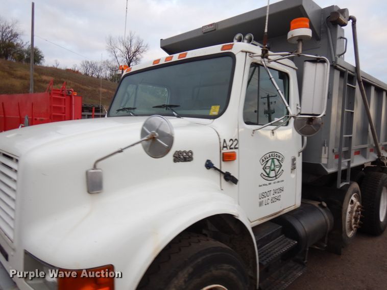 image for item JS9437 1998 International 4900  dump truck