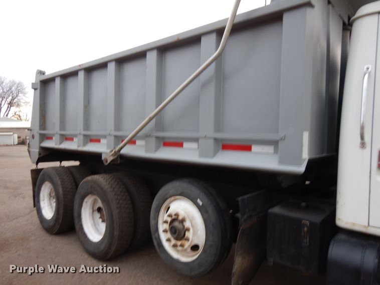 image for item JS9437 1998 International 4900  dump truck