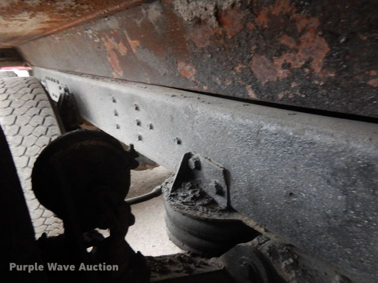 image for item JS9437 1998 International 4900  dump truck