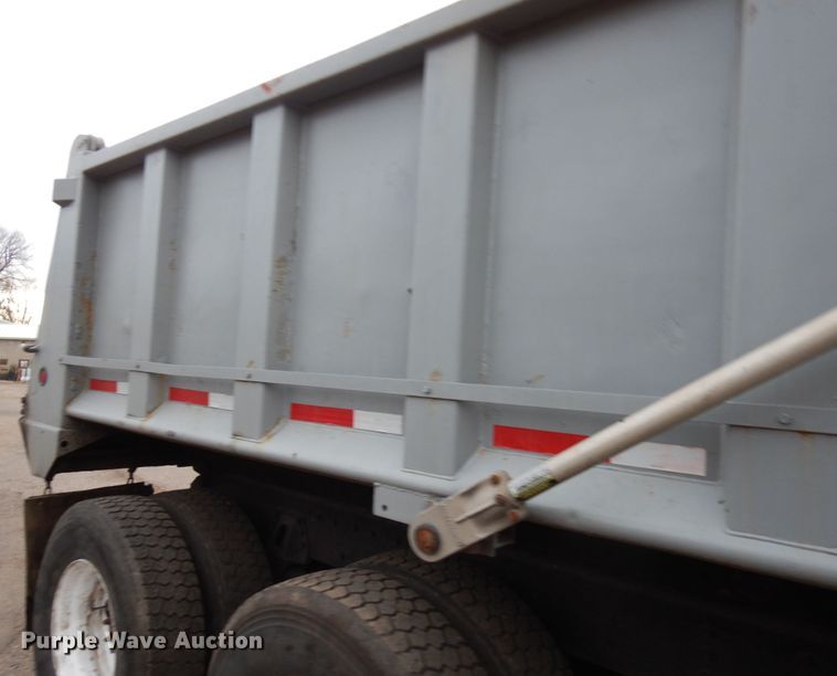 image for item JS9437 1998 International 4900  dump truck