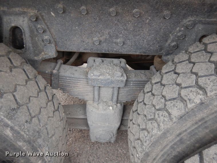 image for item JS9437 1998 International 4900  dump truck