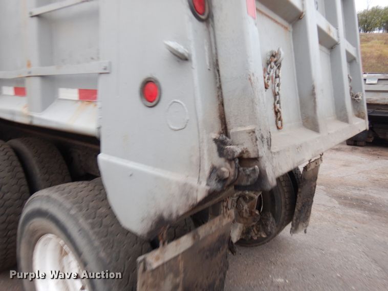 image for item JS9437 1998 International 4900  dump truck