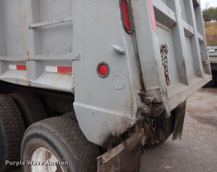 image for item JS9437 1998 International 4900  dump truck