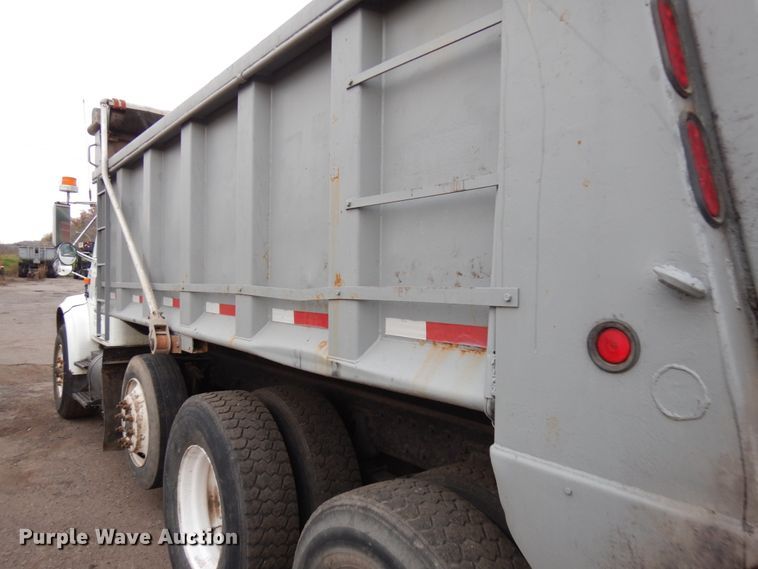 image for item JS9437 1998 International 4900  dump truck