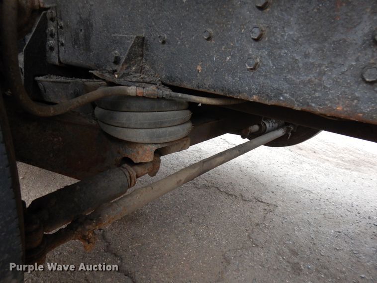 image for item JS9437 1998 International 4900  dump truck