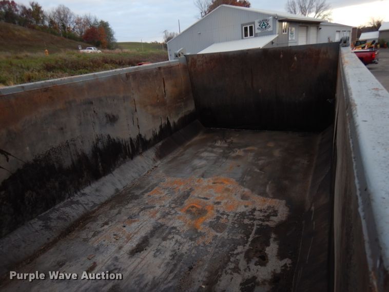 image for item JS9437 1998 International 4900  dump truck