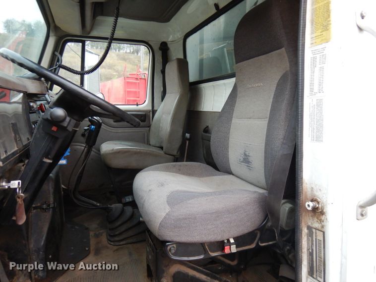 image for item JS9437 1998 International 4900  dump truck