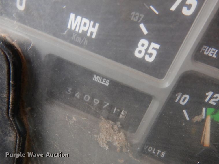 image for item JS9437 1998 International 4900  dump truck