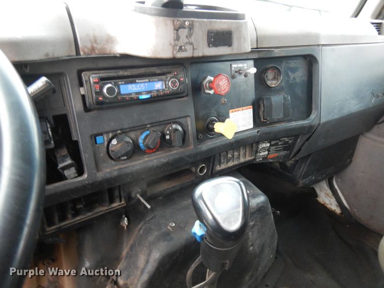 image for item JS9437 1998 International 4900  dump truck