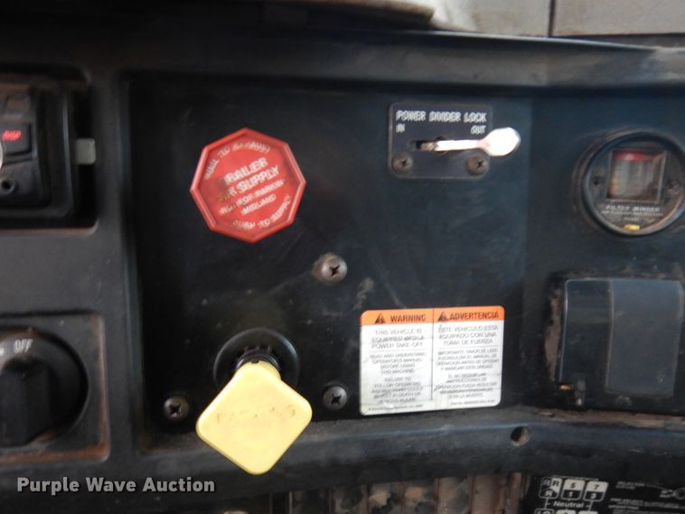 image for item JS9437 1998 International 4900  dump truck