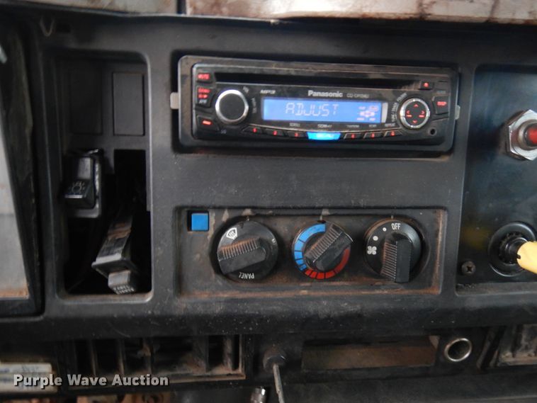 image for item JS9437 1998 International 4900  dump truck