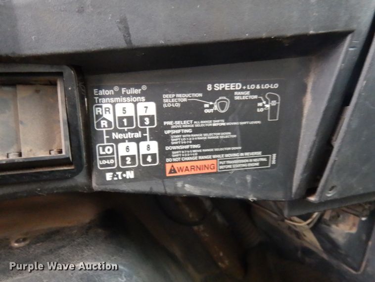 image for item JS9437 1998 International 4900  dump truck