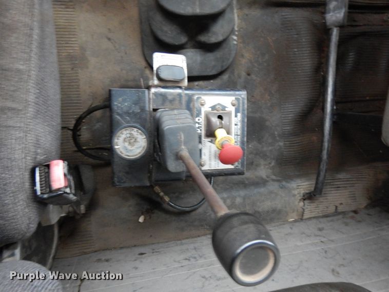 image for item JS9437 1998 International 4900  dump truck