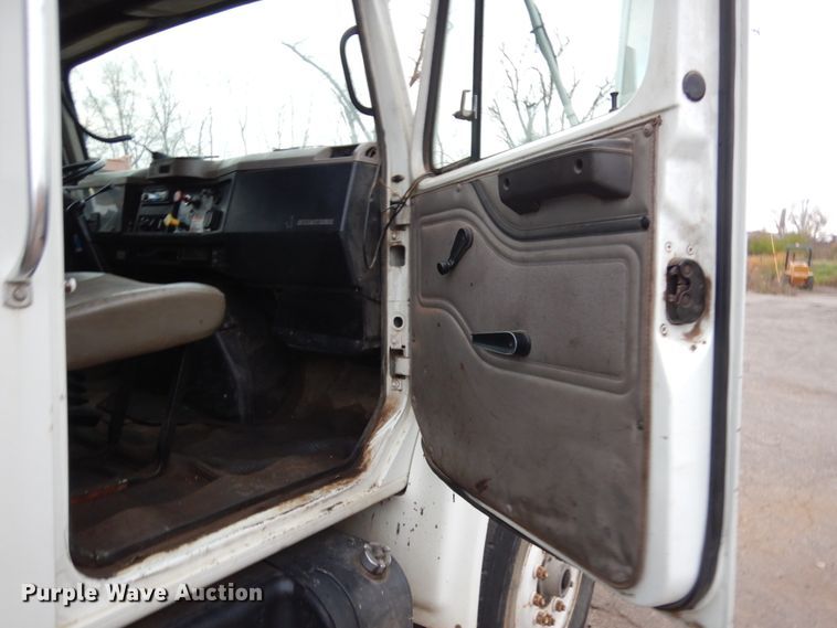 image for item JS9437 1998 International 4900  dump truck