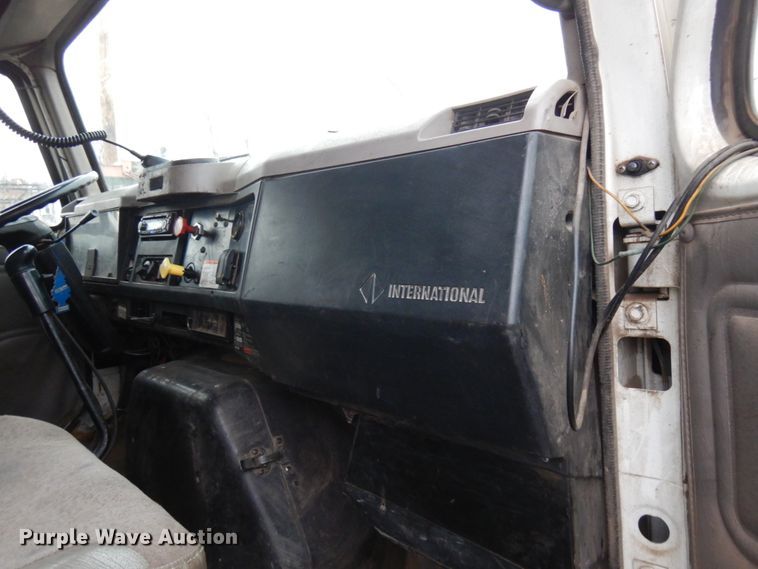 image for item JS9437 1998 International 4900  dump truck