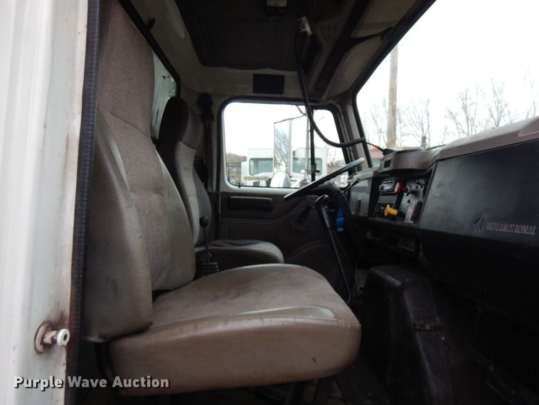 image for item JS9437 1998 International 4900  dump truck