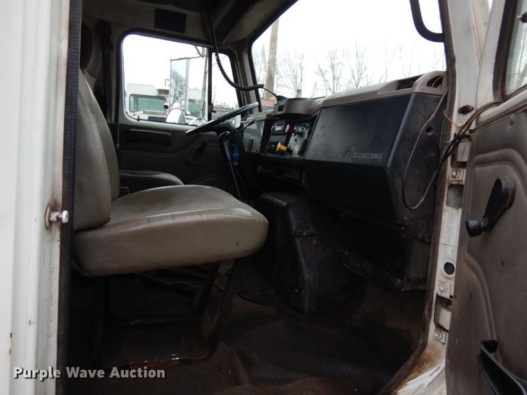 image for item JS9437 1998 International 4900  dump truck