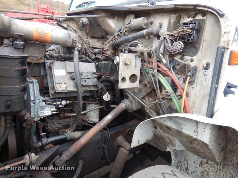 image for item JS9437 1998 International 4900  dump truck