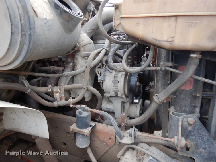 image for item JS9437 1998 International 4900  dump truck