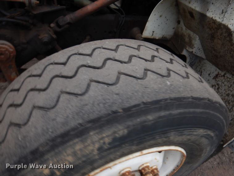 image for item JS9437 1998 International 4900  dump truck