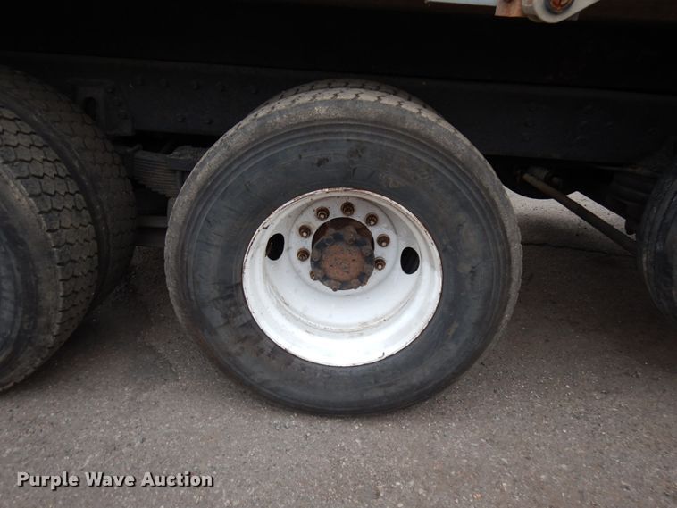 image for item JS9437 1998 International 4900  dump truck