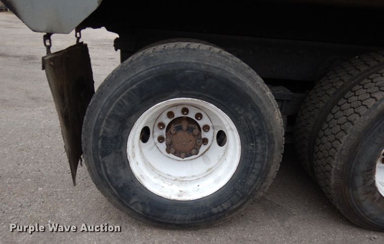 image for item JS9437 1998 International 4900  dump truck