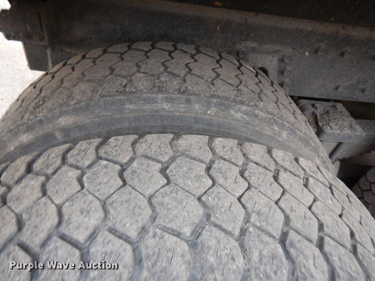 image for item JS9437 1998 International 4900  dump truck