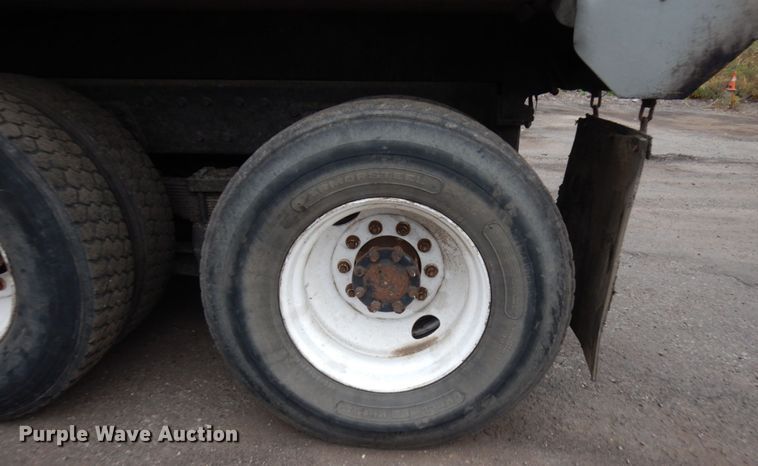 image for item JS9437 1998 International 4900  dump truck