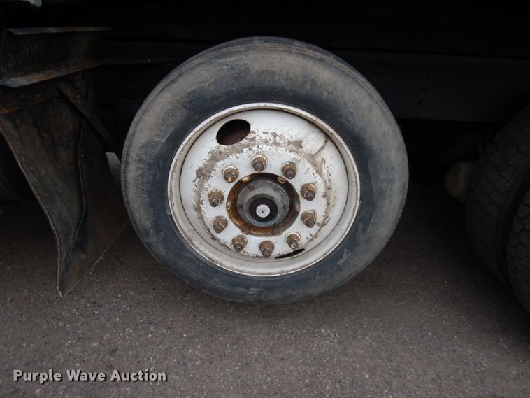 image for item JS9437 1998 International 4900  dump truck