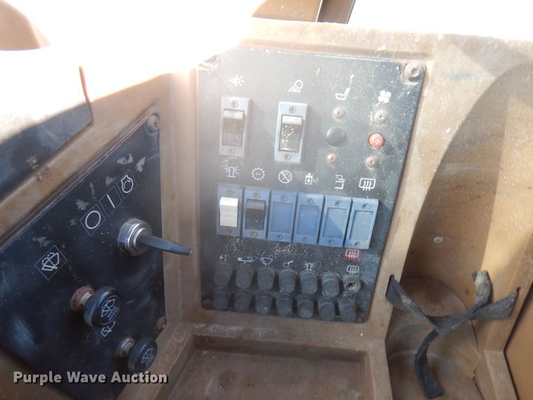 image for item JS9440 1994 Caterpillar 938F  wheel loader