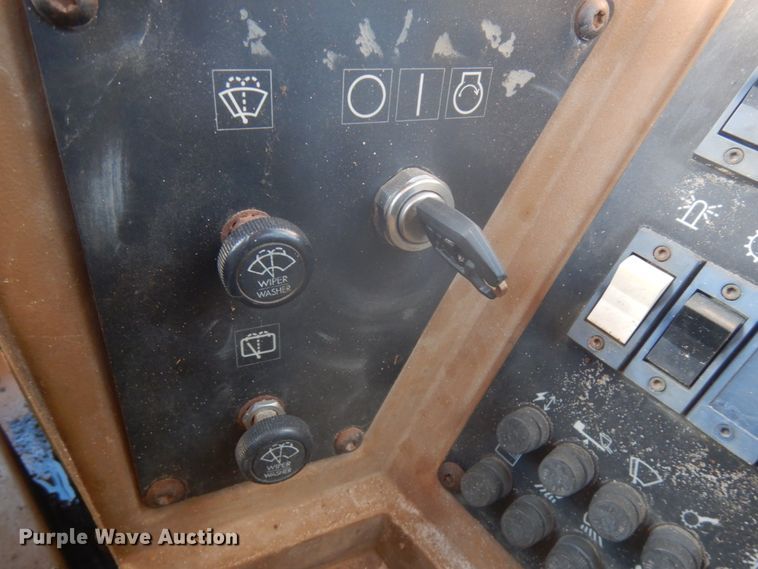 image for item JS9440 1994 Caterpillar 938F  wheel loader