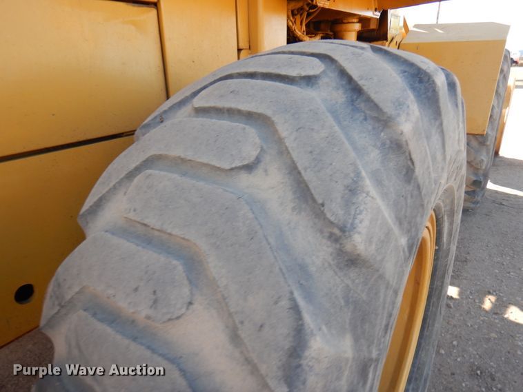 image for item JS9440 1994 Caterpillar 938F  wheel loader