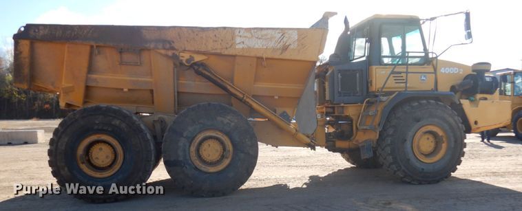 image for item JS9442 2006 John Deere 400D  haul truck