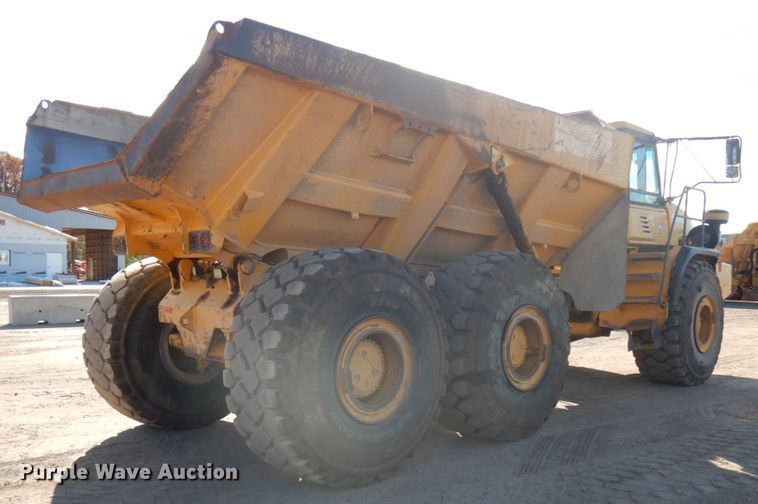 image for item JS9442 2006 John Deere 400D  haul truck
