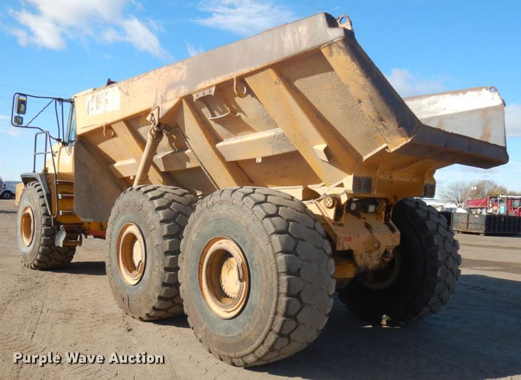image for item JS9442 2006 John Deere 400D  haul truck