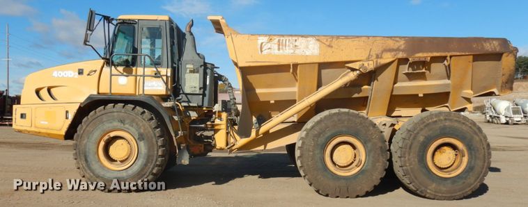 image for item JS9442 2006 John Deere 400D  haul truck