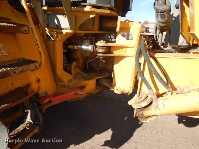 image for item JS9442 2006 John Deere 400D  haul truck