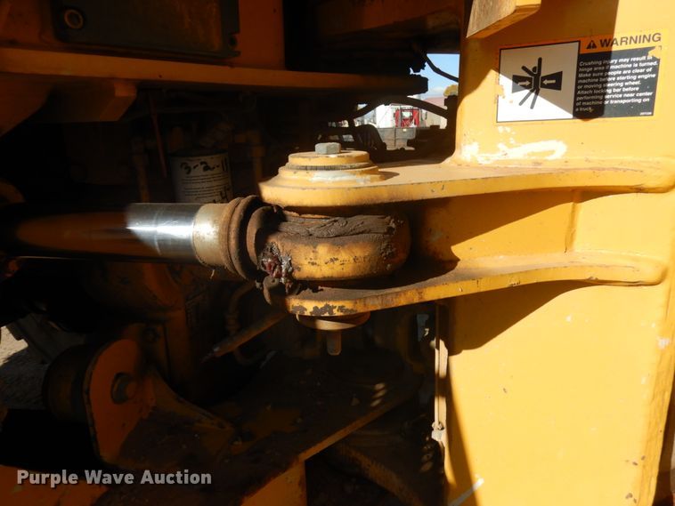 image for item JS9442 2006 John Deere 400D  haul truck