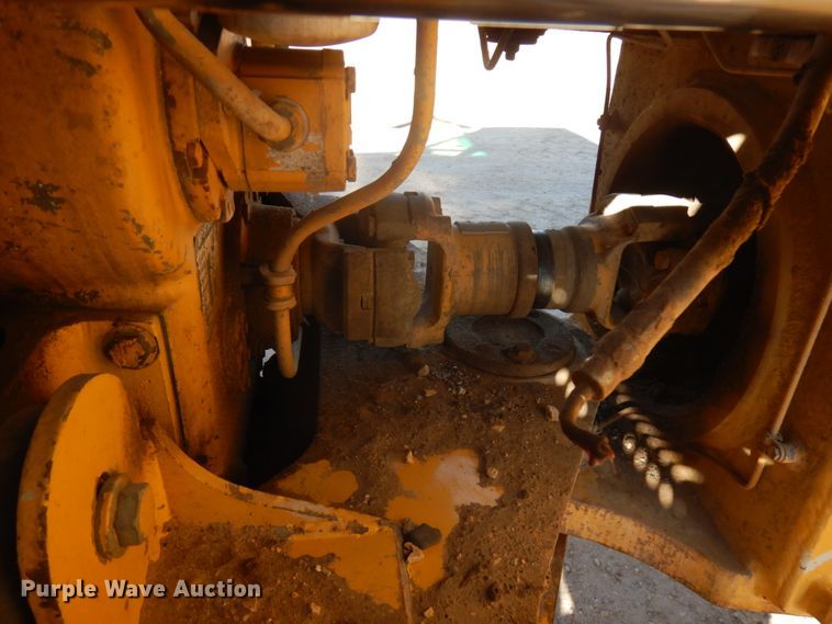 image for item JS9442 2006 John Deere 400D  haul truck