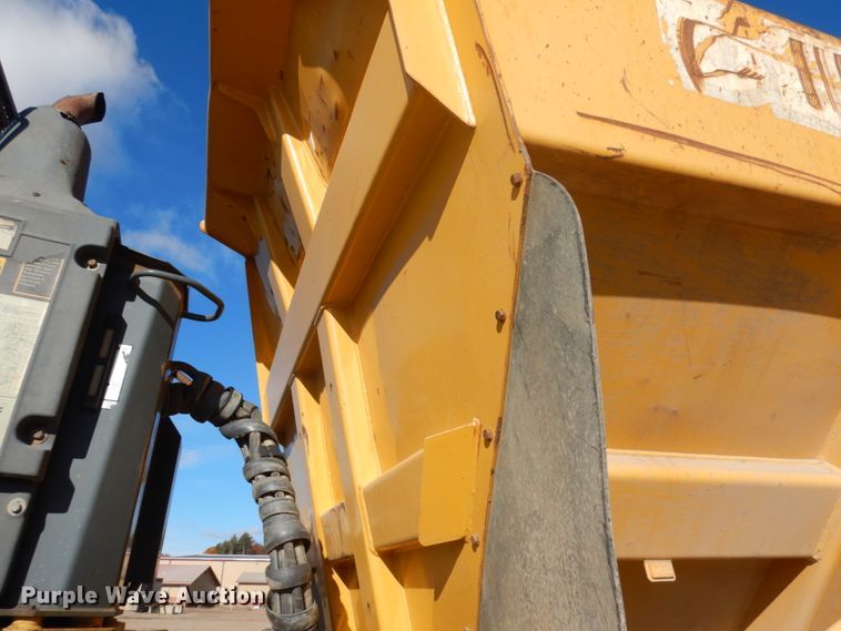 image for item JS9442 2006 John Deere 400D  haul truck