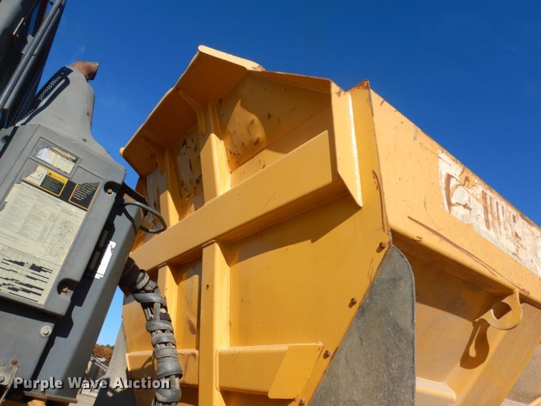 image for item JS9442 2006 John Deere 400D  haul truck