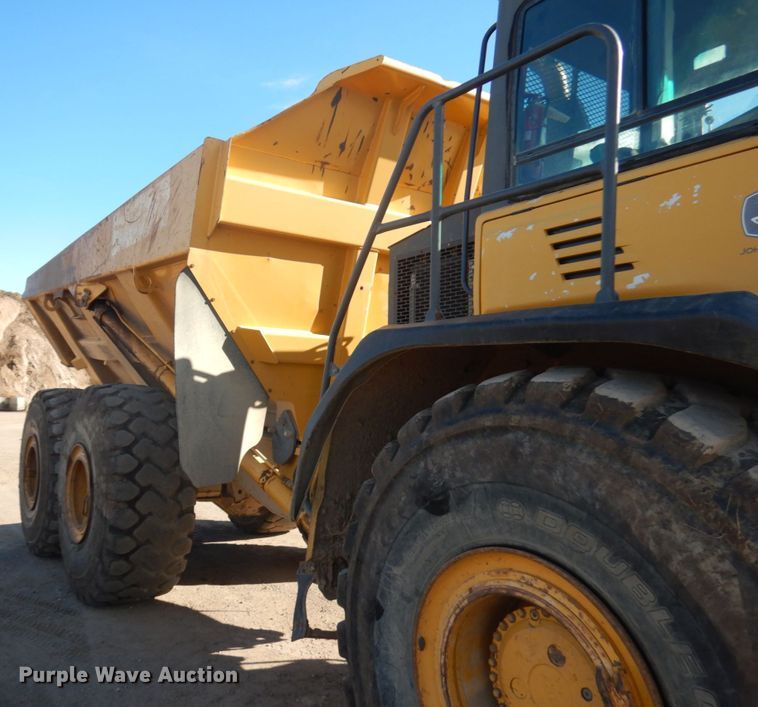 image for item JS9442 2006 John Deere 400D  haul truck
