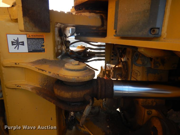 image for item JS9442 2006 John Deere 400D  haul truck